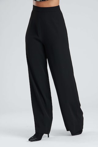 Finding Friday Wide Leg Hose in Schwarz: Vorderseite