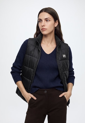 GAP Vest in Black