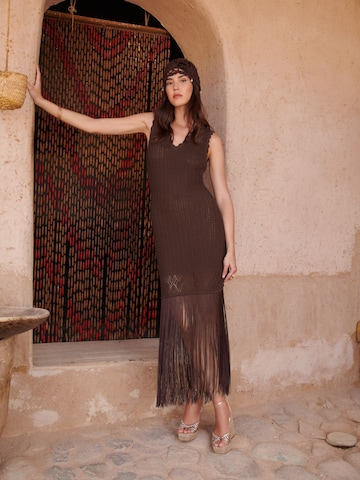 Rochie tricotat de la love & roses pe maro