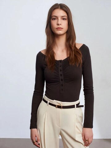 Shirtbody Dilvin en marron : devant