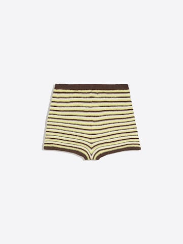 Bershka Skinny Shorts in Gelb