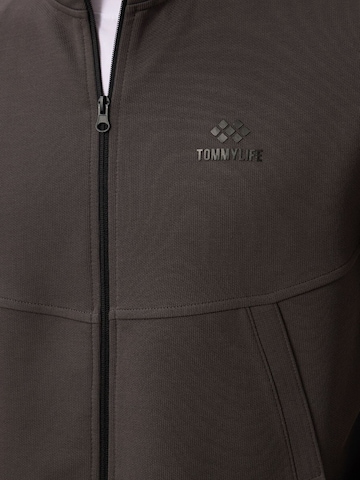 Tuta da jogging di Tommy Life in grigio