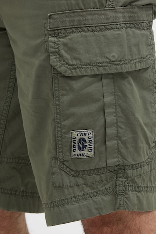 CAMP DAVID Regular Cargo Shorts mit tonigen Tapes in Grün