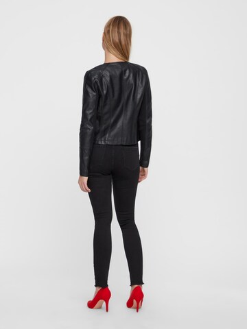 Veste mi-saison 'Ria' VERO MODA en noir