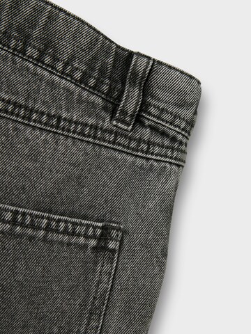 NAME IT - Loosefit Vaquero 'NKMRYAN' en gris