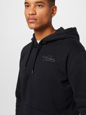 HOLLISTER - Sudadera con cremallera en negro