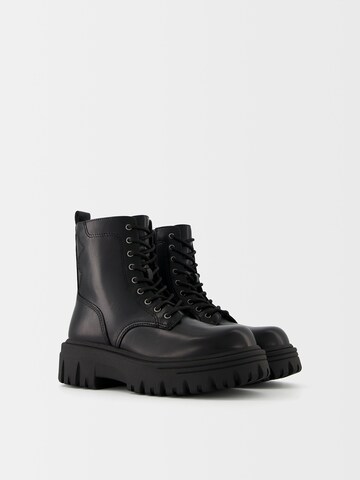 Bershka Schnürboots in Schwarz