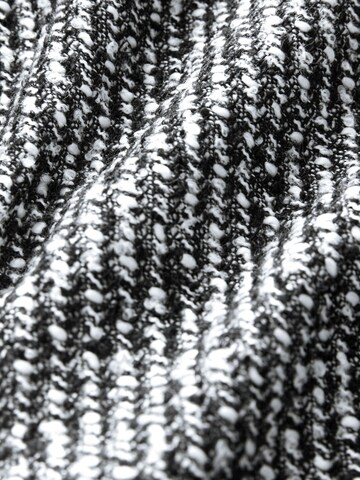 Next Mantel in Schwarz