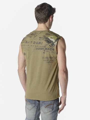 Tricou de la KOROSHI pe verde