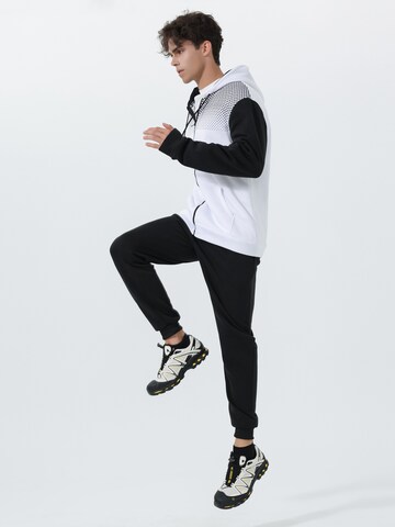 YOUTHUP Sports Suit in Black
