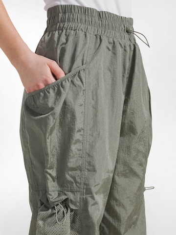 Tapered Pantaloni cargo di DEHA in verde