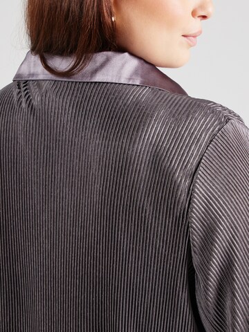 Camicia da donna 'CARTERA' di ONLY Carmakoma in grigio