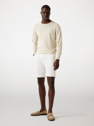 GUESS Regular Cargo Pants in White