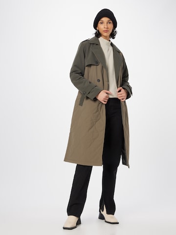 Manteau mi-saison 'SUTTON' VERO MODA en vert