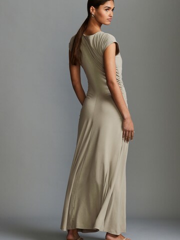 Next Kleid in Beige