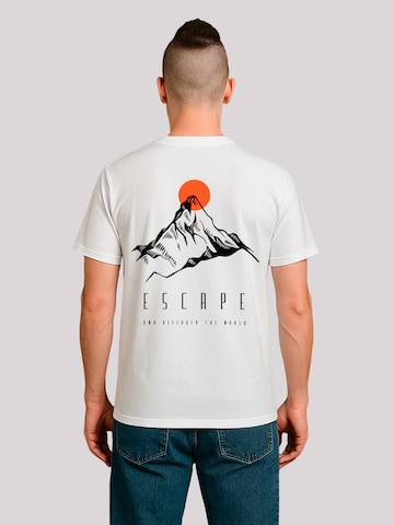 T-Shirt 'Escape Discover the World Mountain' F4NT4STIC en blanc : devant