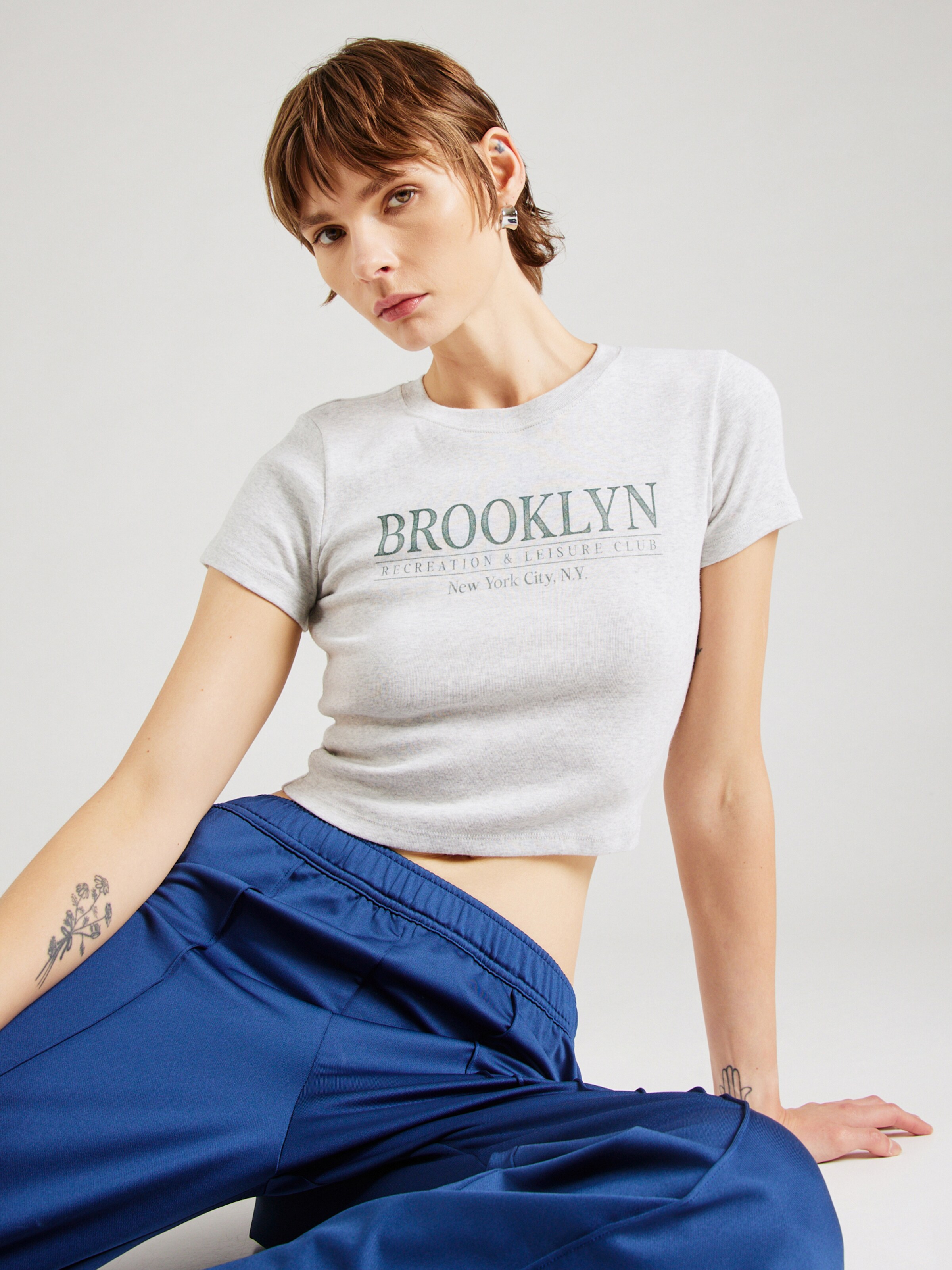 HOLLISTER Shirt EMEA in Light Grey ABOUT YOU