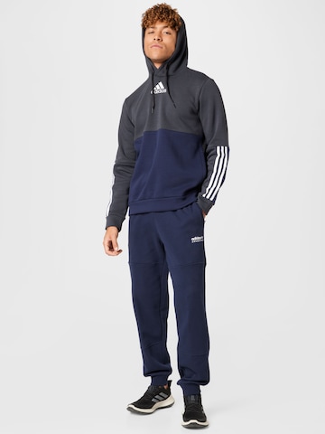 ADIDAS ORIGINALS - Tapered Pantalón 'Adventure' en azul