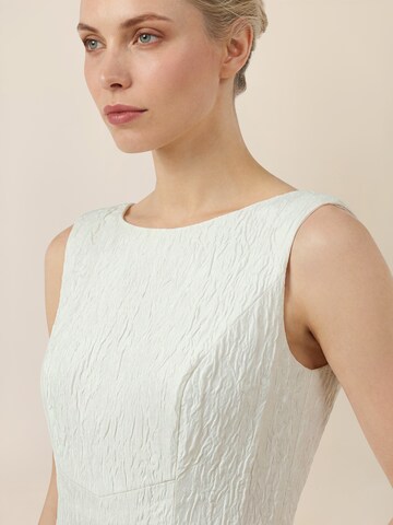 APART Kleid in Beige