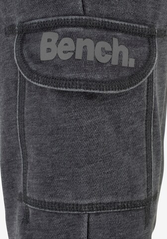 Effilé Pantalon BENCH en gris