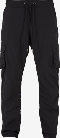 Urban Classics Loose fit Cargo Pants in Black: front