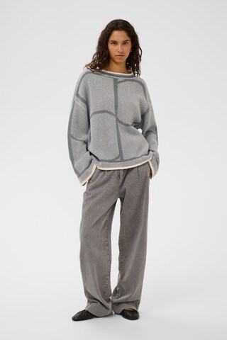 SOAKED IN LUXURY Sweter 'Rava' w kolorze szary