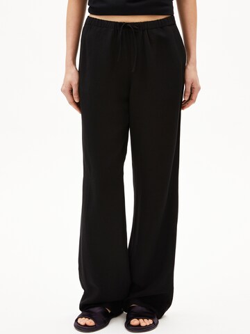 ARMEDANGELS Loosefit Broek in Zwart: voorkant