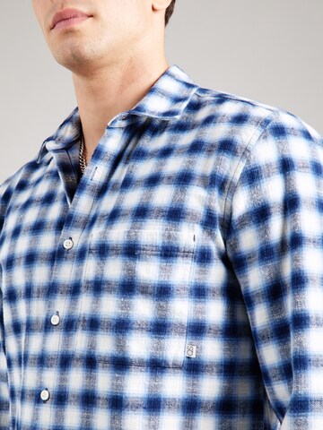 QS - Ajuste regular Camisa en azul
