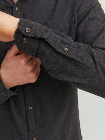 Comfort fit Camicia di JACK & JONES in grigio