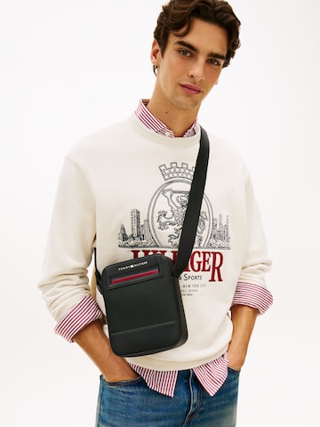 TOMMY HILFIGER Axelremsväska 'Foundation' i svart