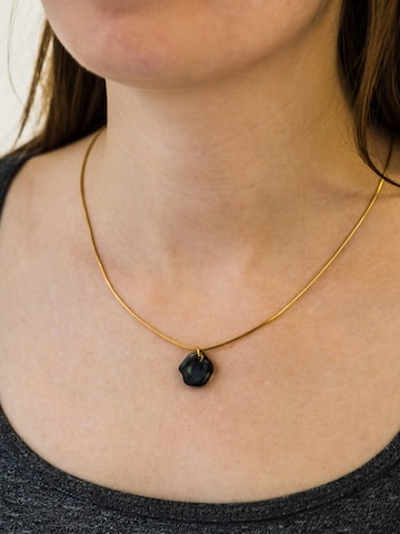 Collana 'Acetat Alice Gold' di Fräulein Wunder in verde: frontale