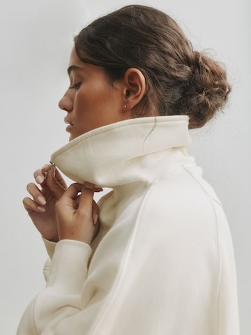 Sweat-shirt self. en beige