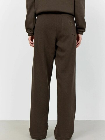 Regular Pantalon 'NUKA' Levete Room en marron
