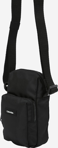 Sac à bandoulière Calvin Klein en noir : devant