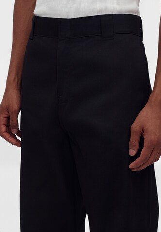 Carhartt WIP - Loosefit Pantalón chino 'Master' en negro