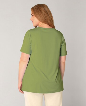 BASE LEVEL CURVY Shirt in Green