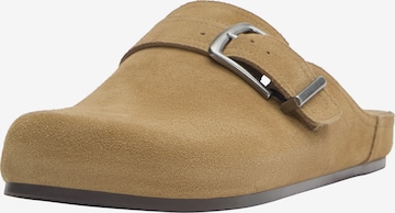 Saboți de la Pull&Bear pe bej: față