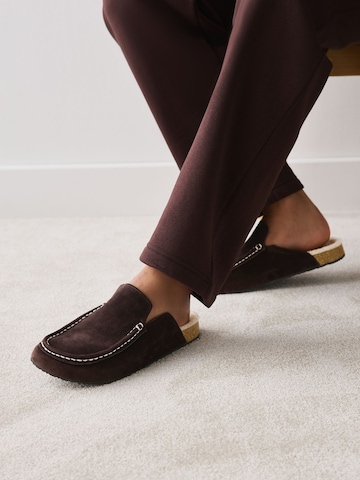 Next Huisschoen in Bruin