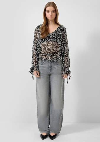 QS Barrel Jeans in Grey: front