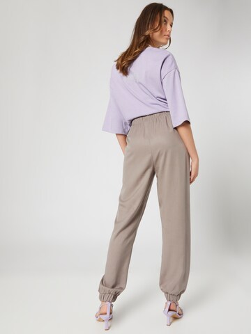 Tapered Pantaloni 'Enno' de la Smiles pe bej