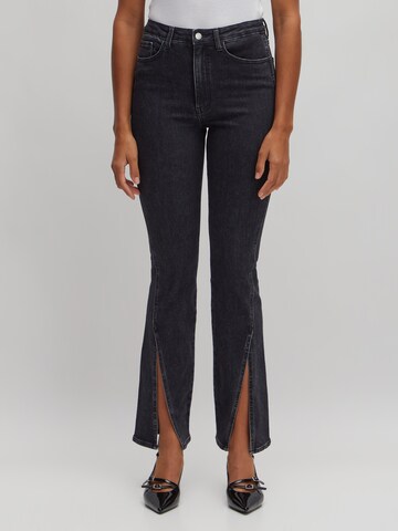EDITED Flared Jeans 'Annilie' in Black: front