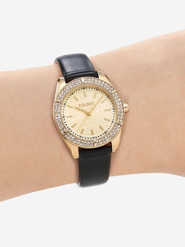 DKNY Analoguhr in Gold: Vorderseite