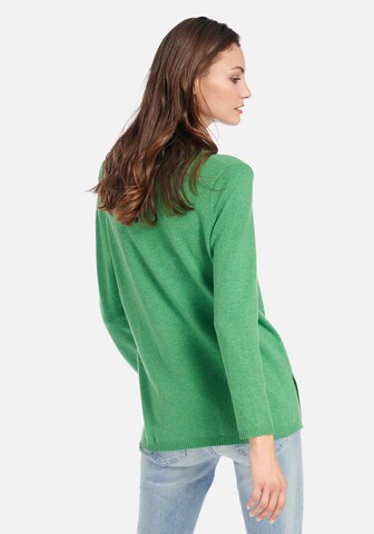 Pull-over include en vert