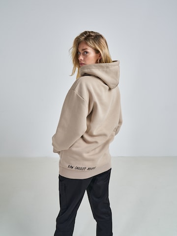 Sweat-shirt 'Elia' ABOUT YOU x Swalina&Linus en beige