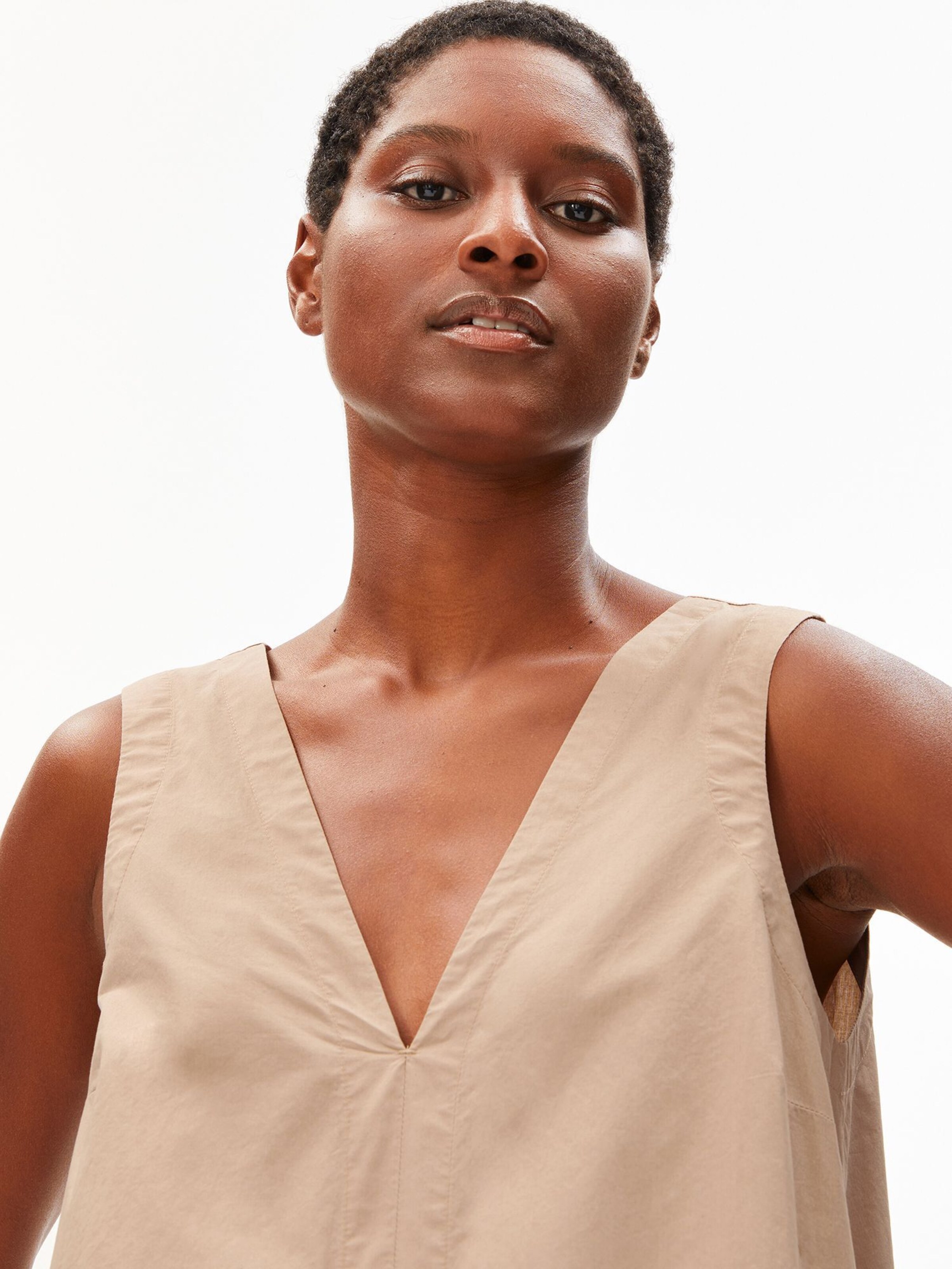 ARMEDANGELS Jurk in Bruin: voorkant