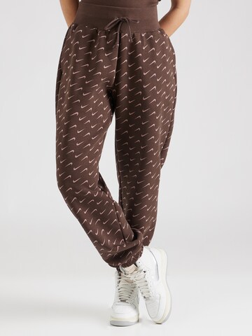 Nike Sportswear - Tapered Pantalón 'PHOENIX FLEECE' en marrón: frente