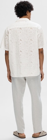 SELECTED HOMME - Comfort Fit Camisa 'Jax' em branco