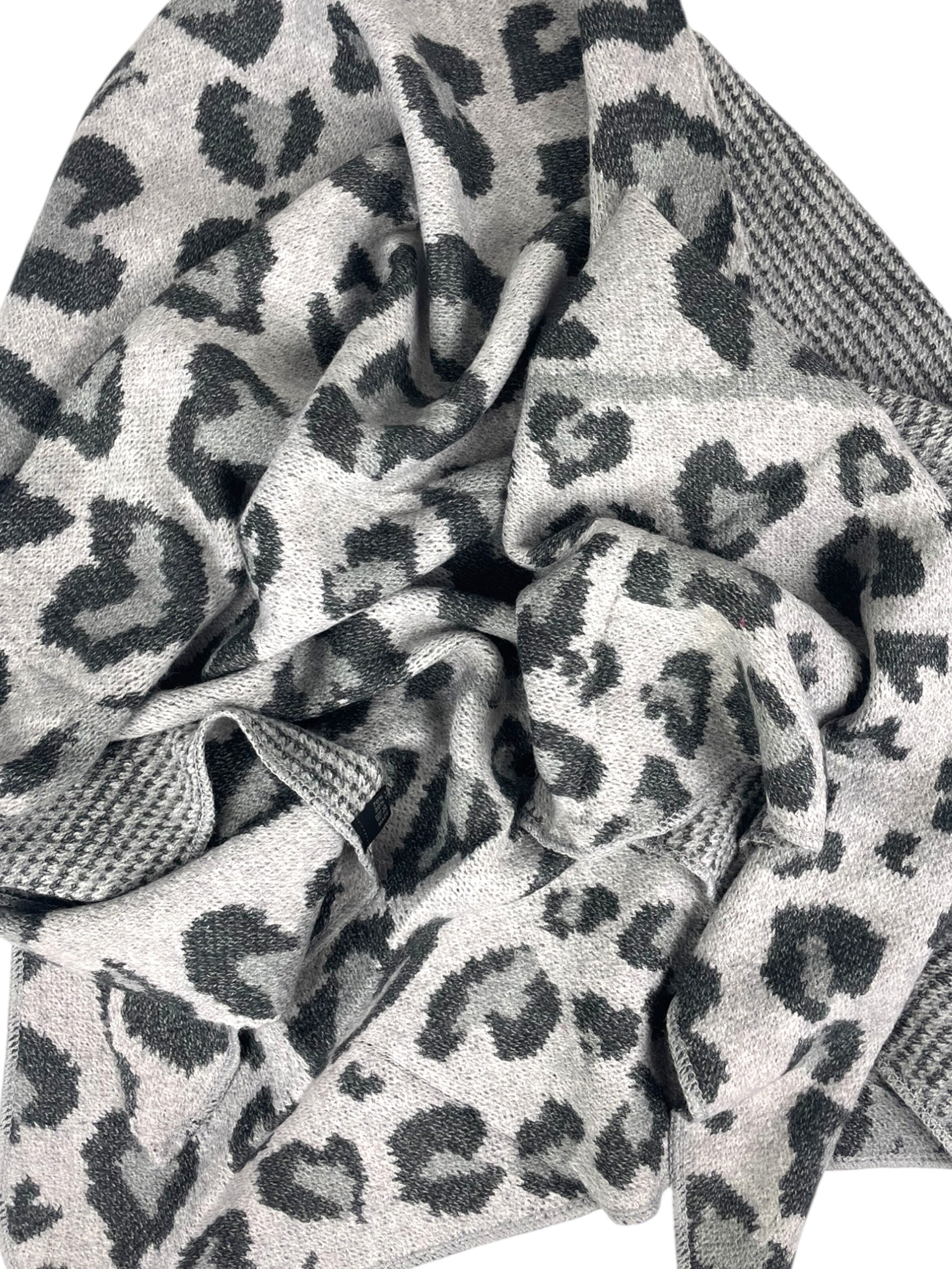 Kumixi Oversizeschal 'Leo'‌‌ in Grau