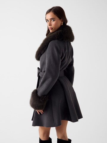 GUESS Mantel in Grau