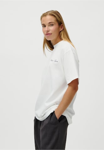 OH APRIL Shirt 'Amara Stronger' in White